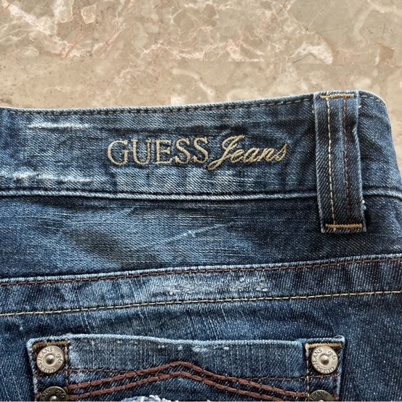 Guess jean shorts raw hem pockets with guess logo on back pocket size 28 - Picture 9 of 12